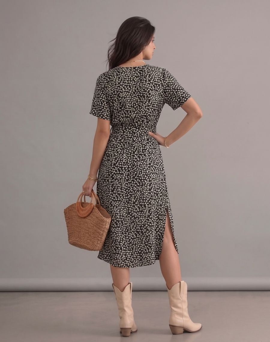Robe bohème noire midi à imprimé fleuri, col en V, manches courtes, ceinturée