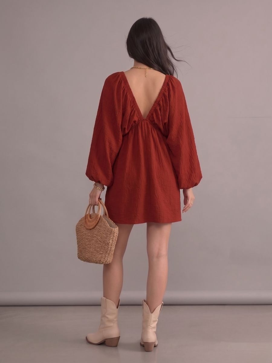 Robe bohème courte rouge à col en V et manches longues