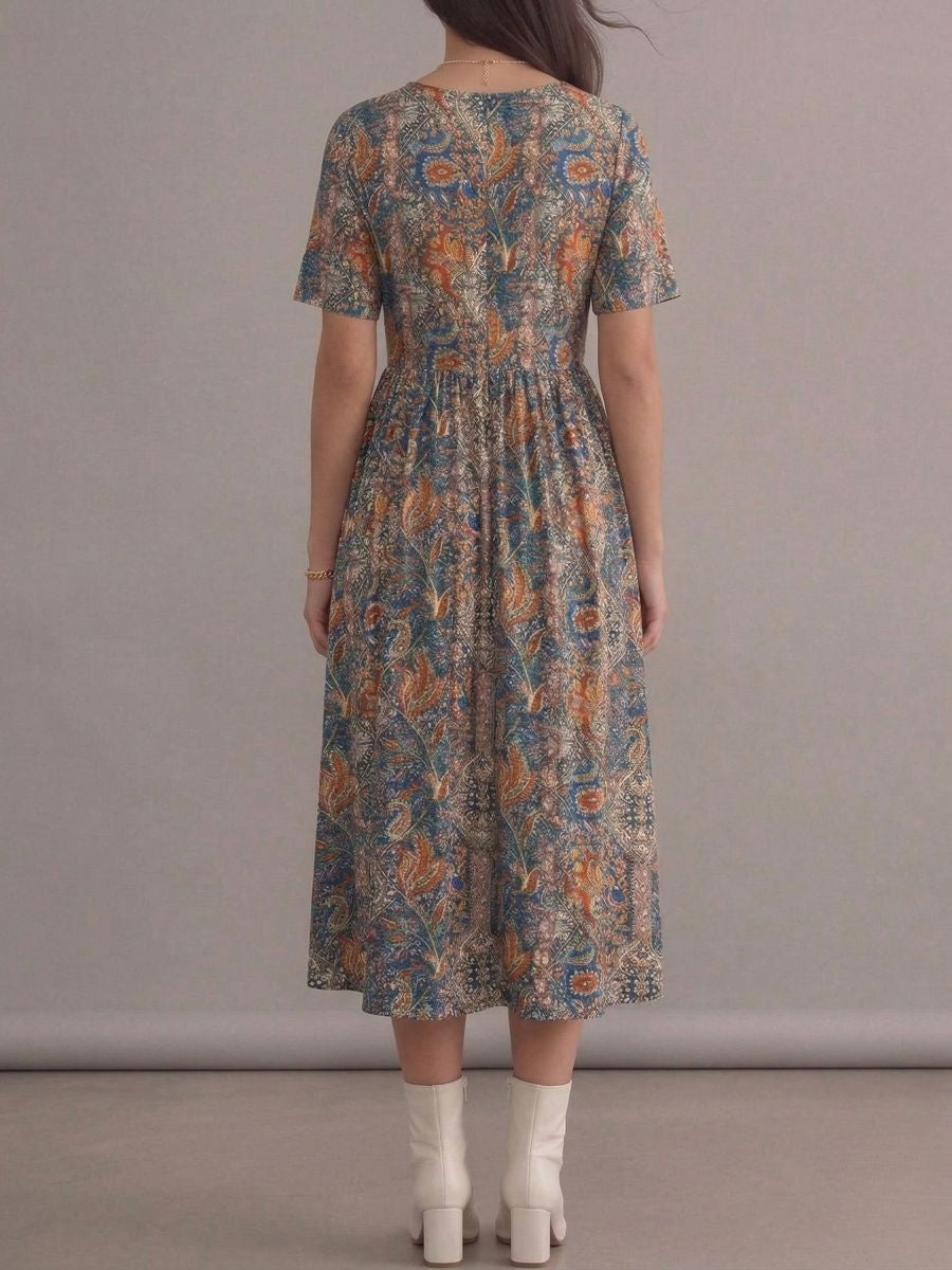 Robe longue bohème bleue fleurie à col rond et manches courtes
