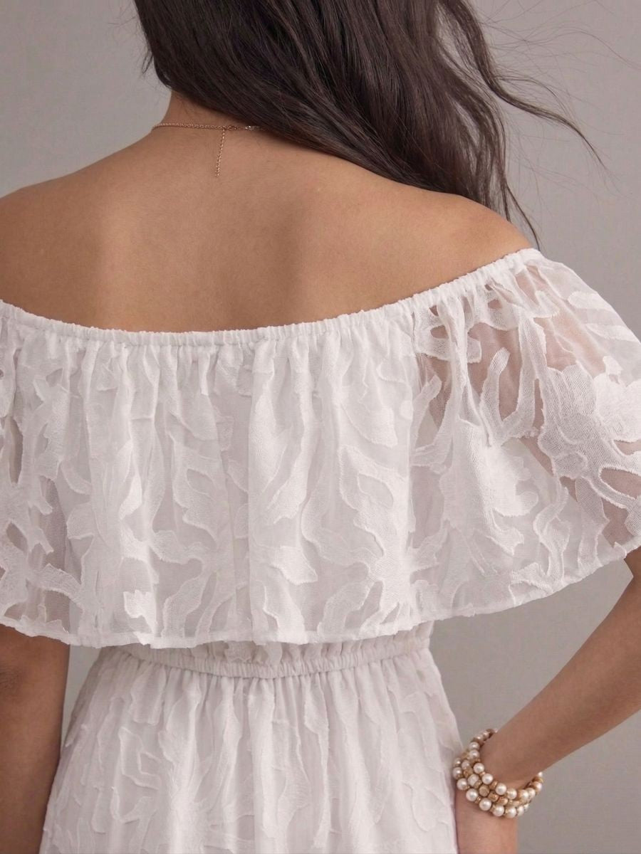 Robe bohème blanche longue à manches courtes et épaules dénudées en dentelle