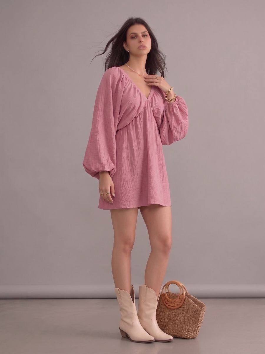 Robe bohème courte rose à col en V et manches longues