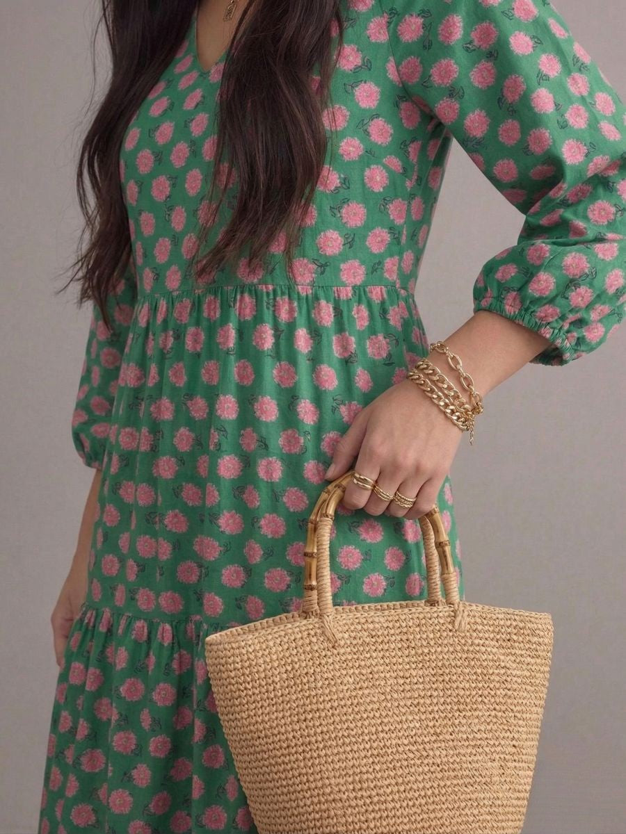 Robe longue bohème verte à motifs roses imprimés