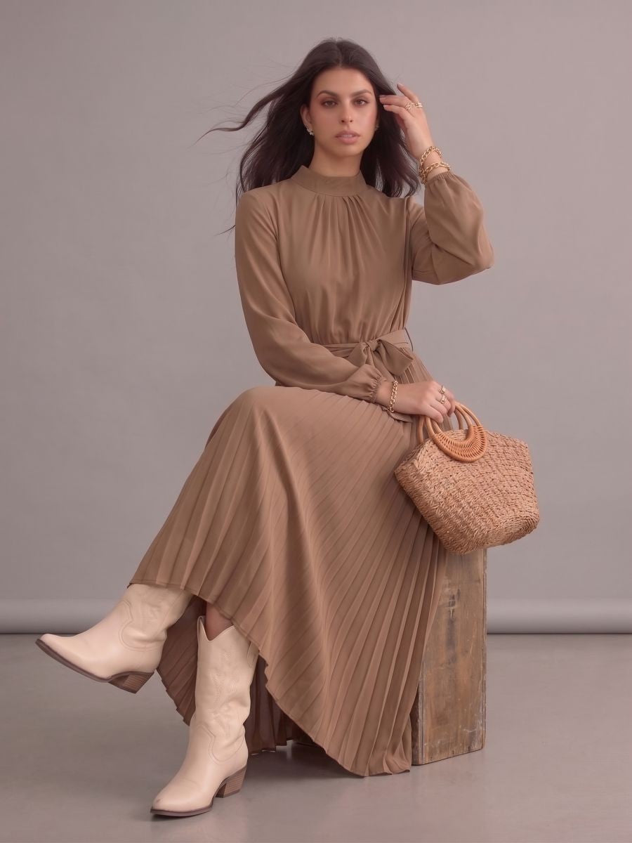Robe longue bohème chic beige plissée à manches longues