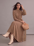 Robe longue bohème chic beige plissée à manches longues