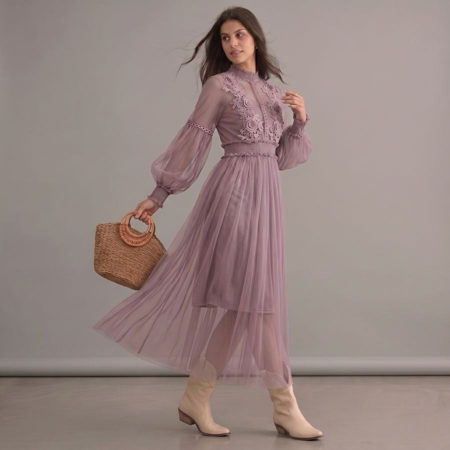 Robe bohème rose romantique en dentelle à manches longues