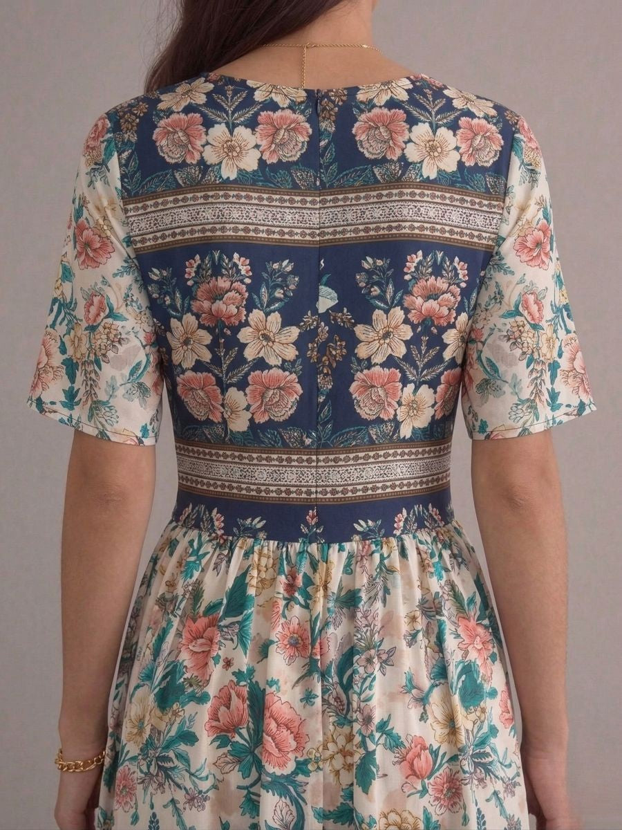 Robe longue bohème beige fleurie à col rond et manches courtes