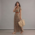 Robe bohème chic beige plissée florale à col en V