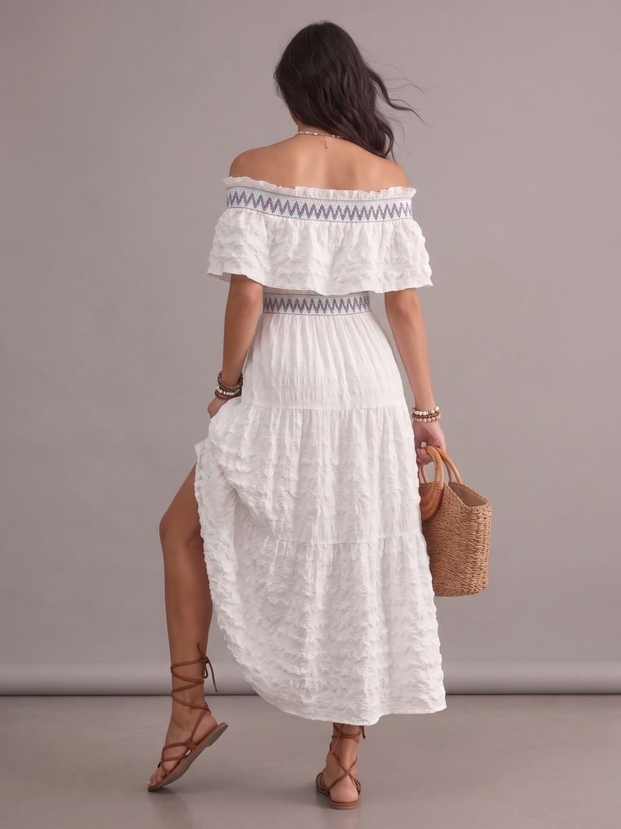 Robe longue bohème blanche épaules dénudées smockée à taille haute