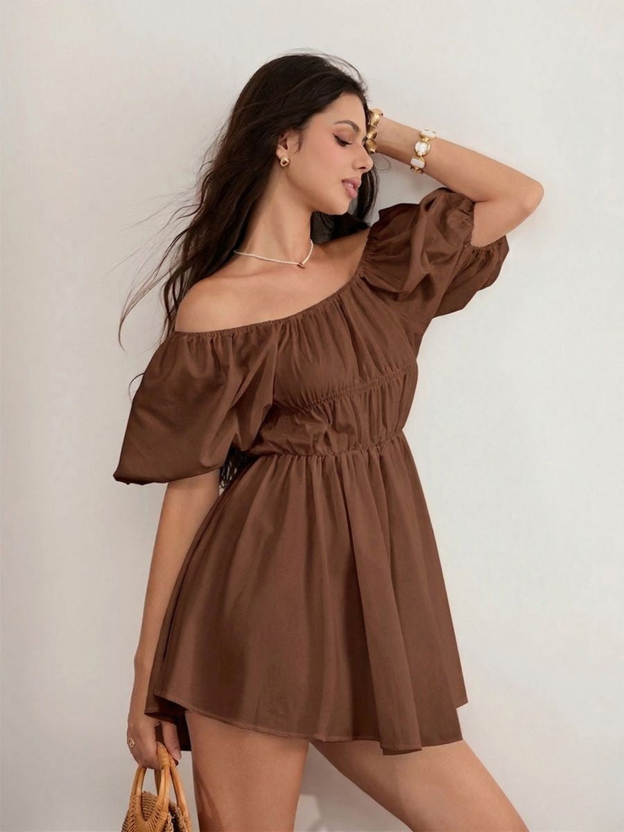 Robe bohème blanche décontractée à manches courtes