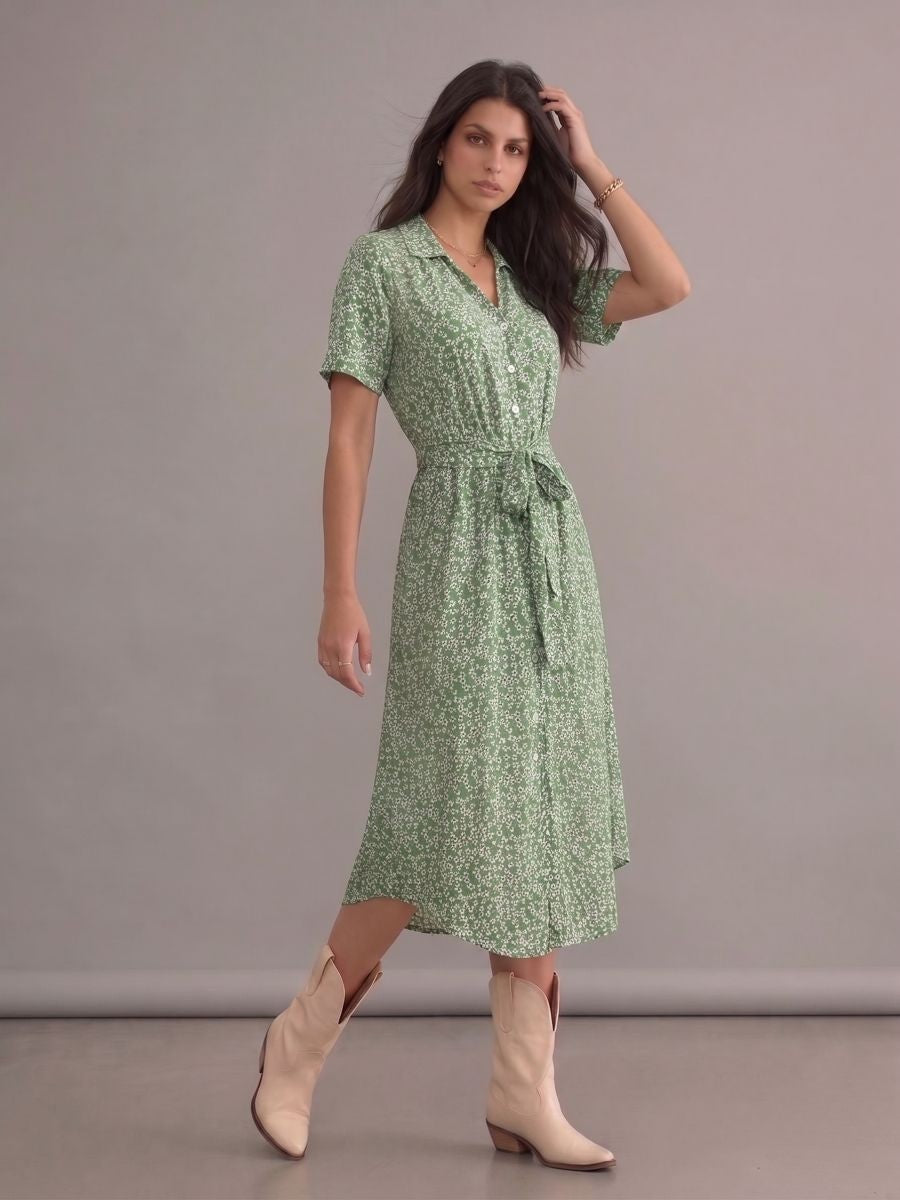Robe bohème verte midi à imprimé fleuri, manches courtes, ceinturée