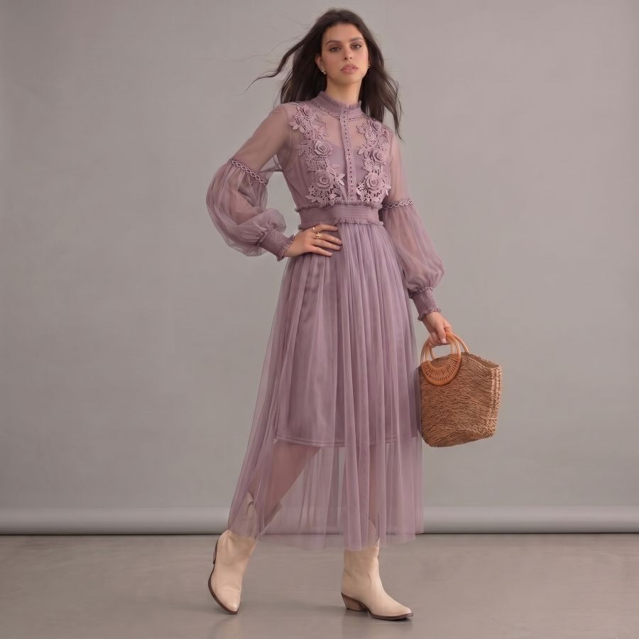 Robe bohème rose romantique en dentelle à manches longues