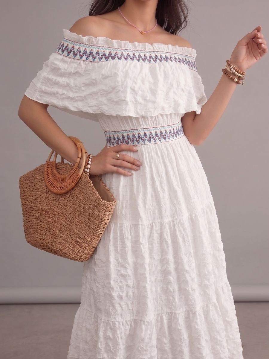 Robe longue bohème blanche épaules dénudées smockée à taille haute