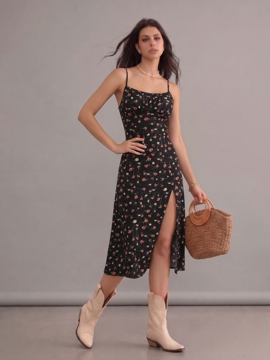 Robe bohème noire fleurie à bretelles fines et fente