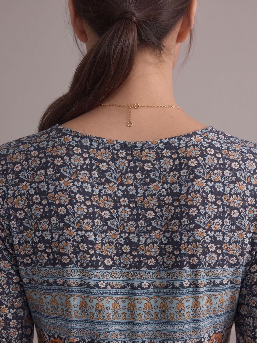 Robe longue bohème chic bleue fleurie à col rond et manches courtes