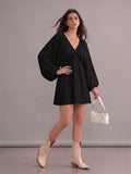 Robe bohème courte noire à col en V et manches longues