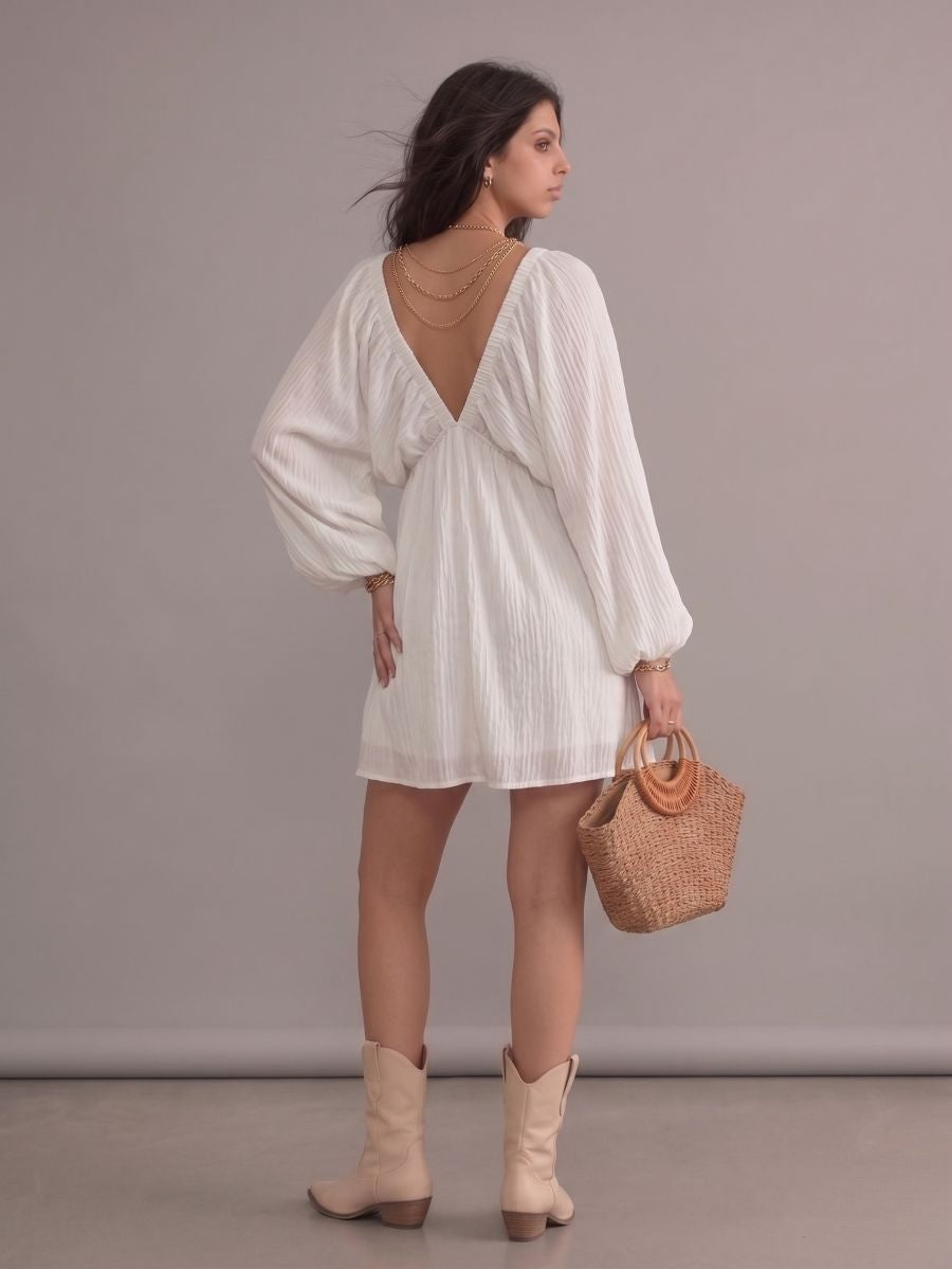 Robe bohème courte blanche à col en V et manches longues