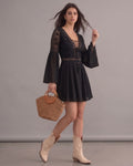 Robe bohème noire en dentelle à col en V et manches longues