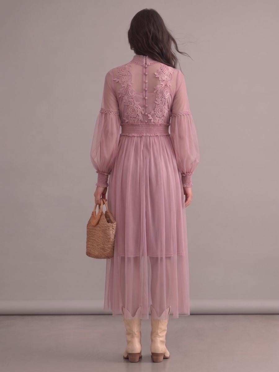 Robe bohème rose romantique en dentelle à manches longues