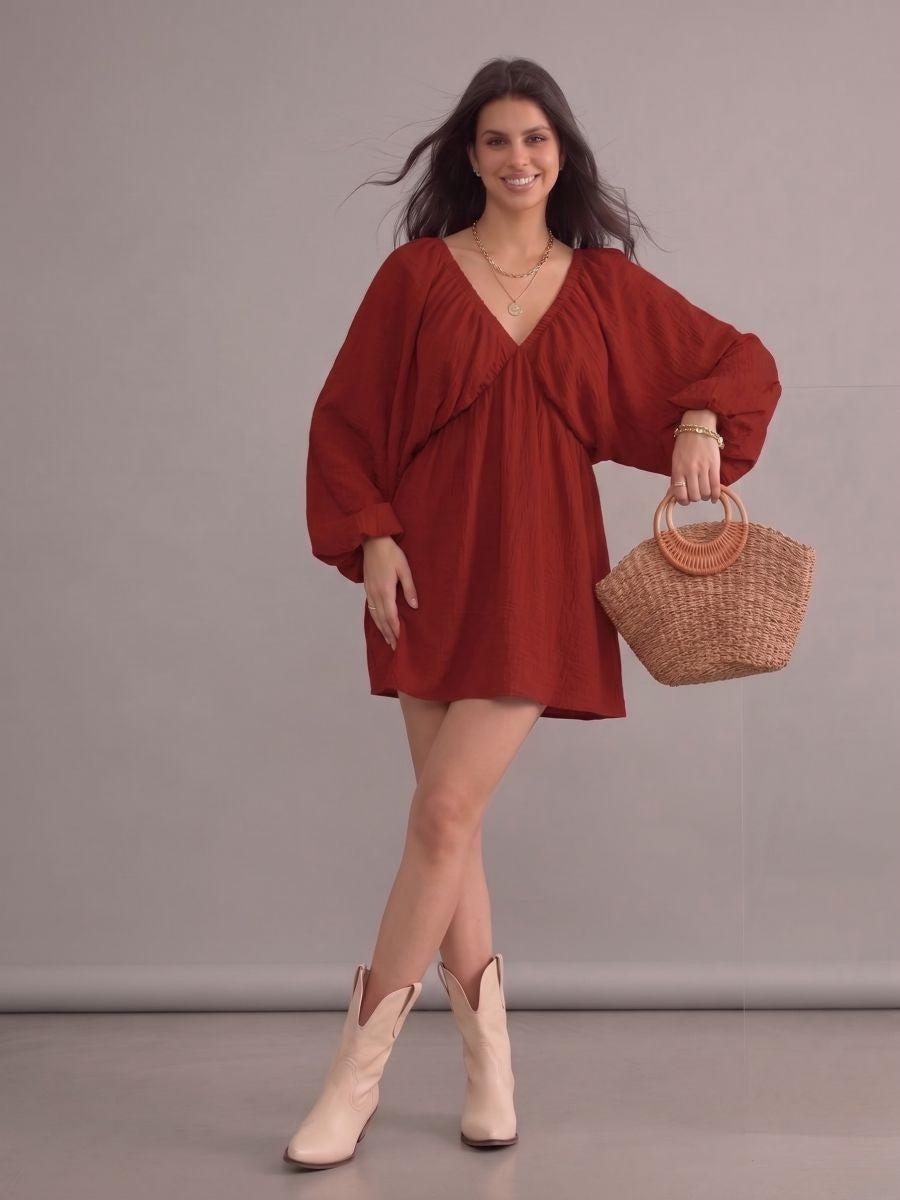 Robe bohème courte rouge à col en V et manches longues