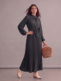 Robe longue bohème chic noire plissée à manches longues