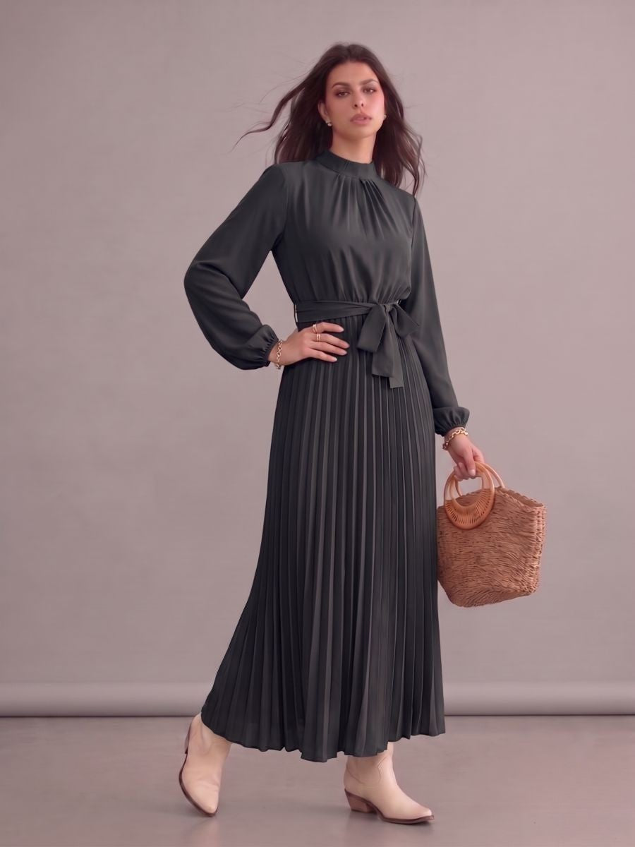Robe longue bohème chic noire plissée à manches longues