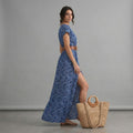 Robe bohème chic bleue plissée florale à col en V