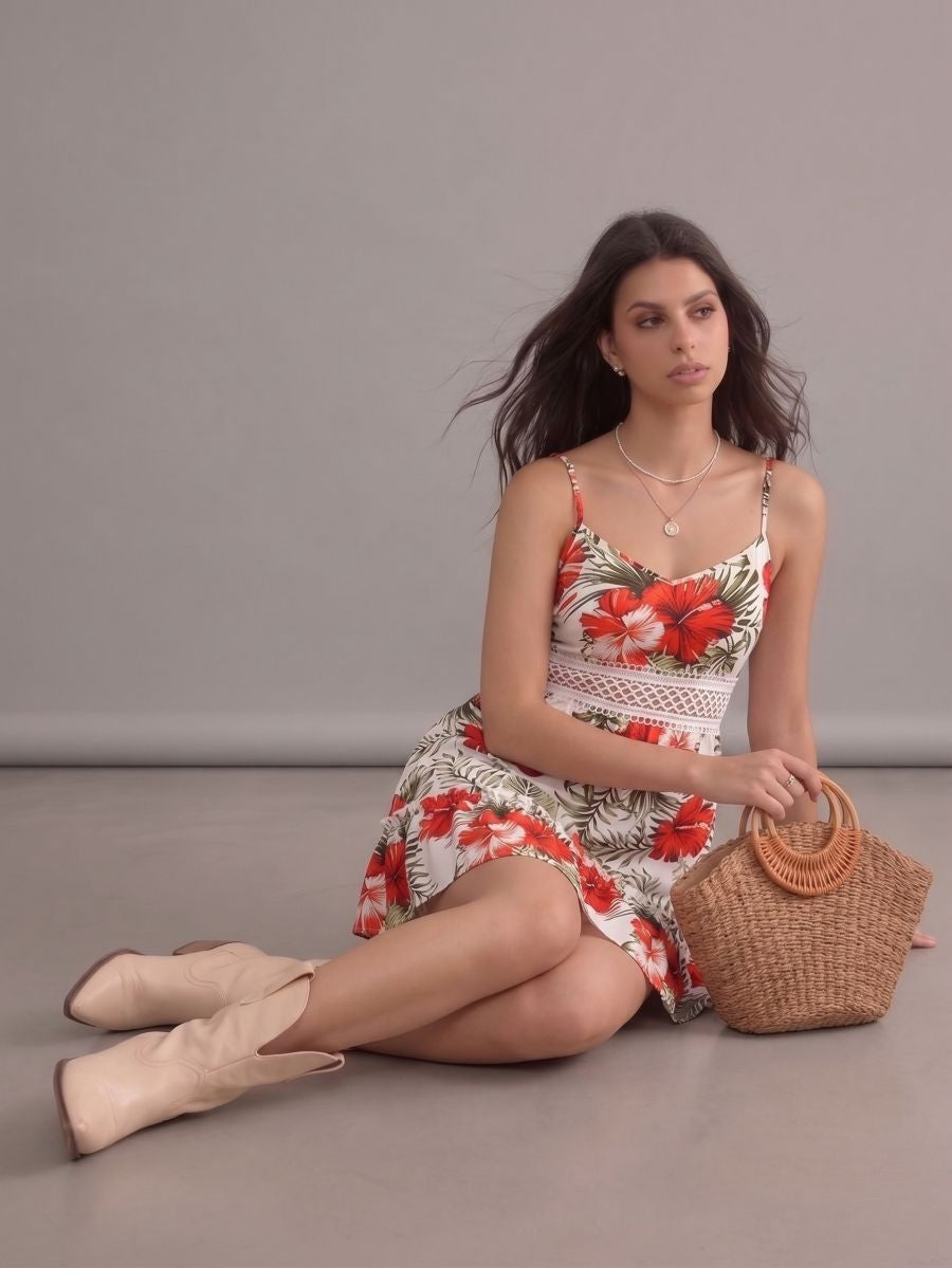 Robe bohème courte blanche à fleurs rouges