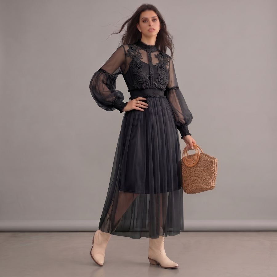 Robe bohème noire romantique en dentelle à manches longues