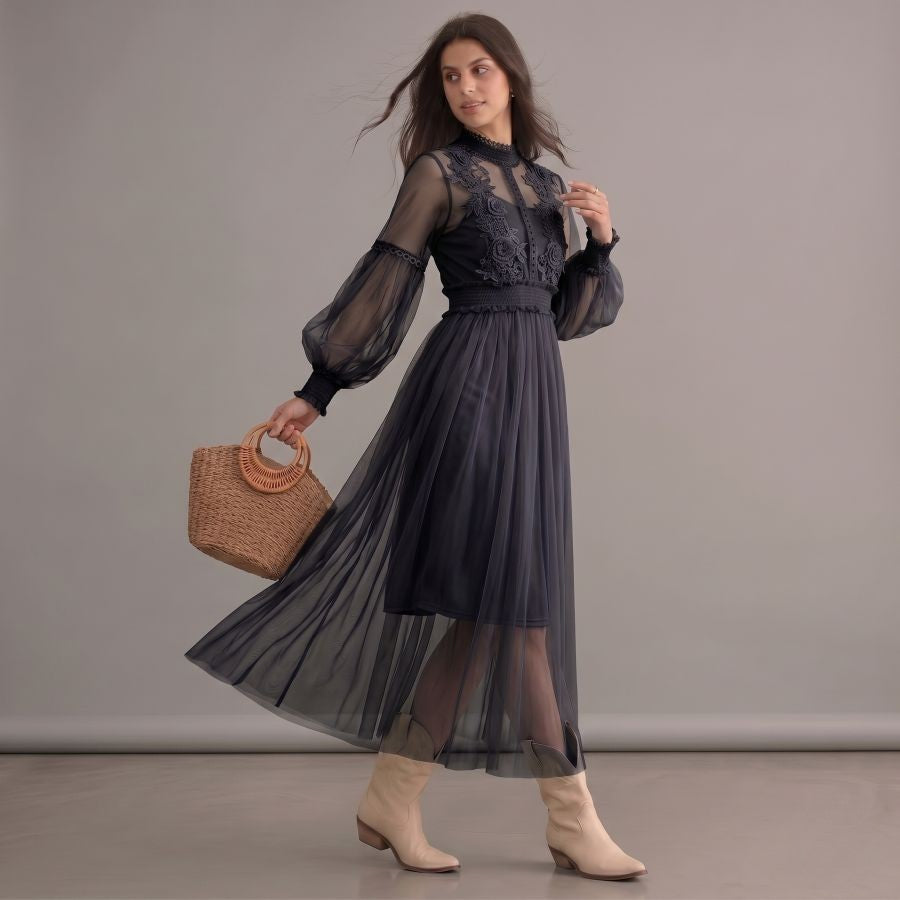 Robe bohème noire romantique en dentelle à manches longues