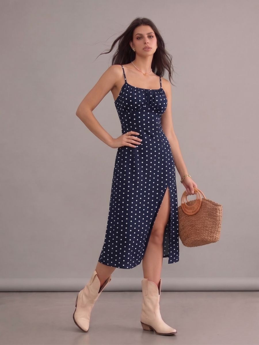 Robe bohème bleue à pois à bretelles fines et fente
