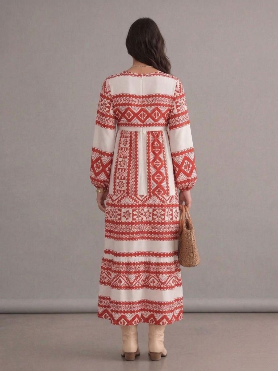 Robe bohème blanche ample à col en V avec cordon de serrage