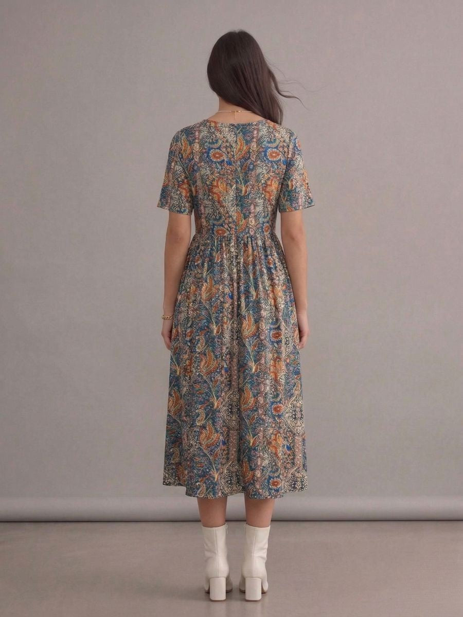 Robe longue bohème bleue fleurie à col rond et manches courtes