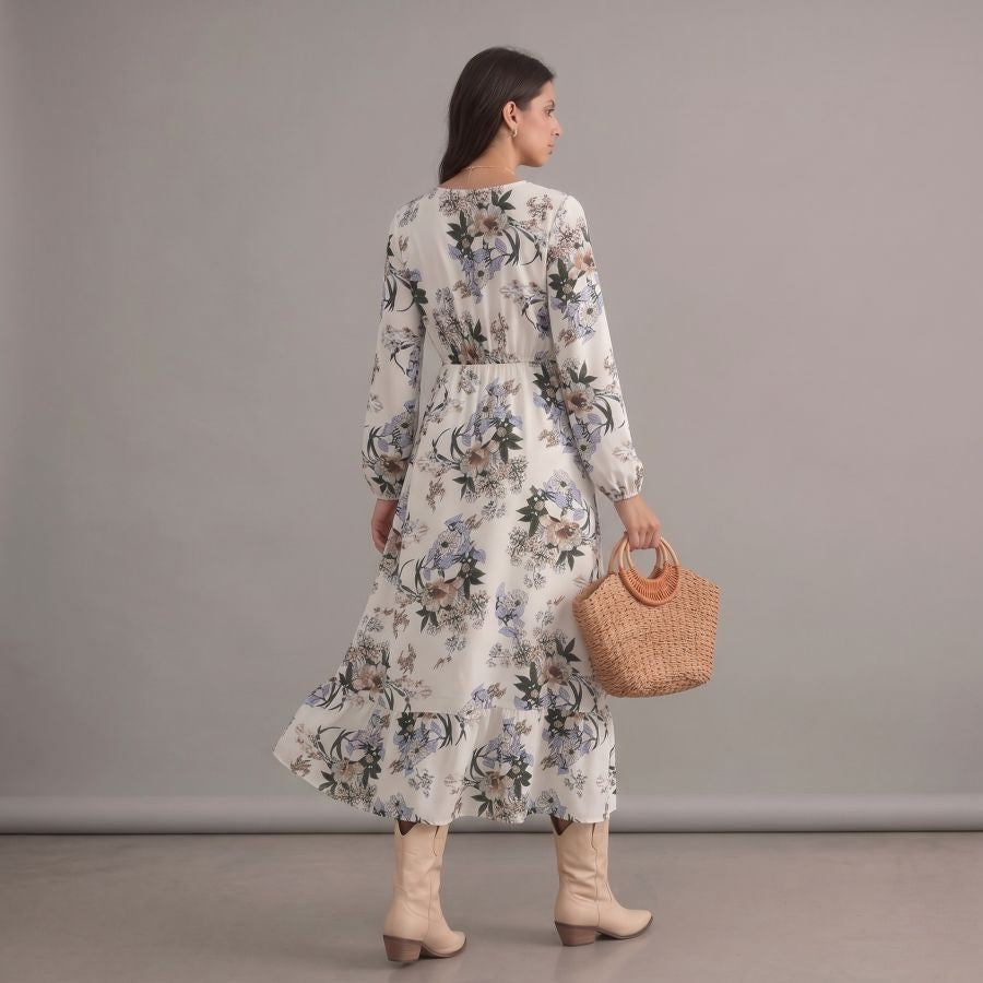 Robe bohème blanche fleurie à col rond et manches longues